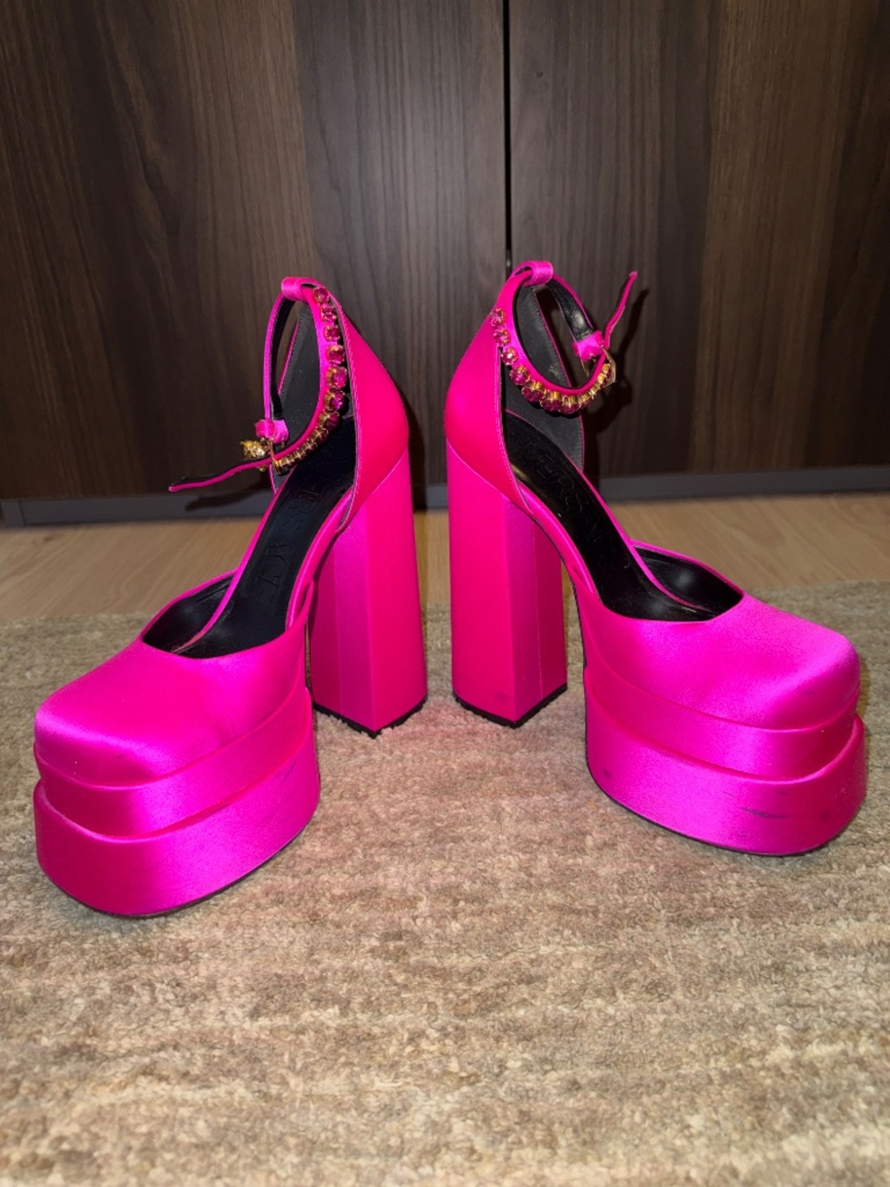 Versace Medusa Platform Pump (Fuchsia Satin) Size 37 - Picture 5 of 13